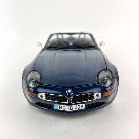 Maisto BMW Z8 Convertible 1:18 Die Cast Model - Picture 2 of 8
